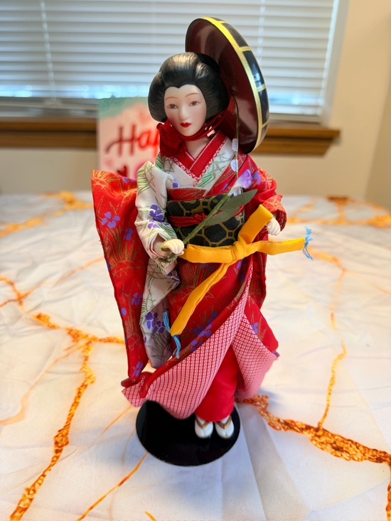 Other - Porcelian doll 1990 Avon international